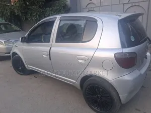 Toyota Vitz 2001 Silver