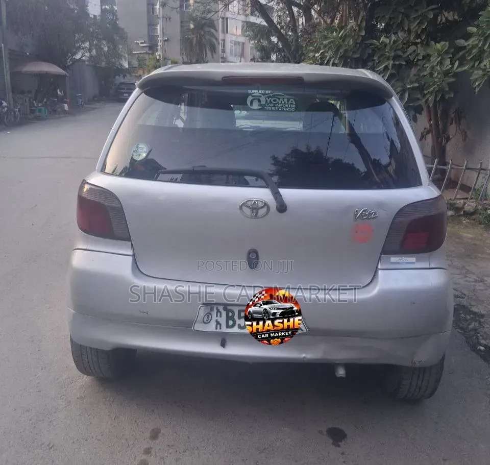 Toyota Vitz 2001 Silver