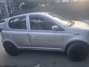 Toyota Vitz 2001 Silver