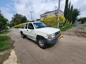 Toyota Hilux 2.5 Cab 2005 White