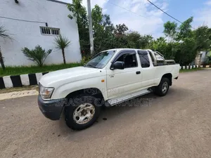 Toyota Hilux 2.5 Cab 2005 White