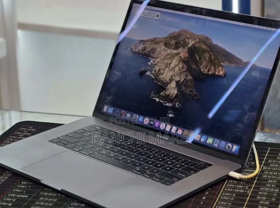 New Laptop Apple MacBook Pro 2018 32GB Intel Core i7 SSD 1T