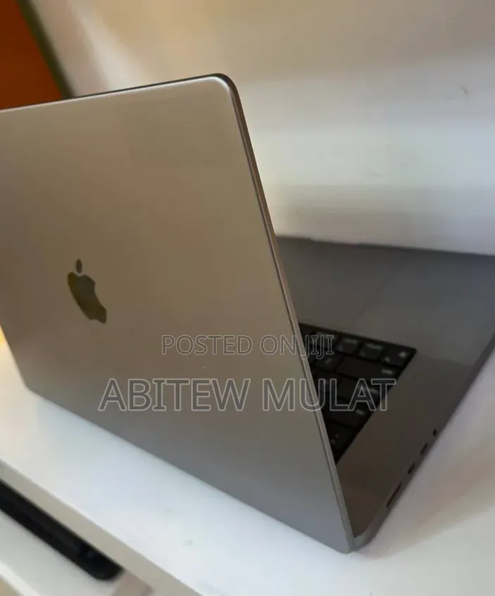 New Laptop Apple MacBook Pro 2021 M1 32GB Apple M1 Pro SSD 512GB