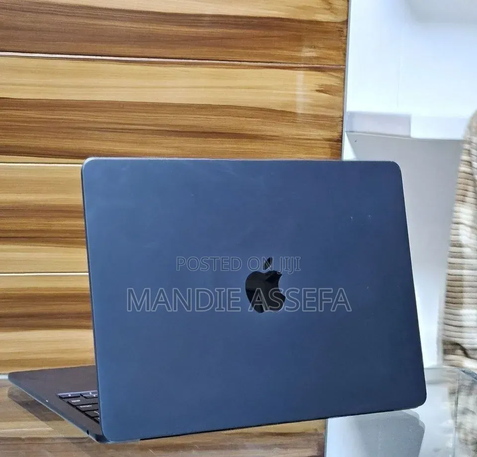 New Laptop Apple MacBook Air 2025 M4 16GB Apple M4 SSD 256GB