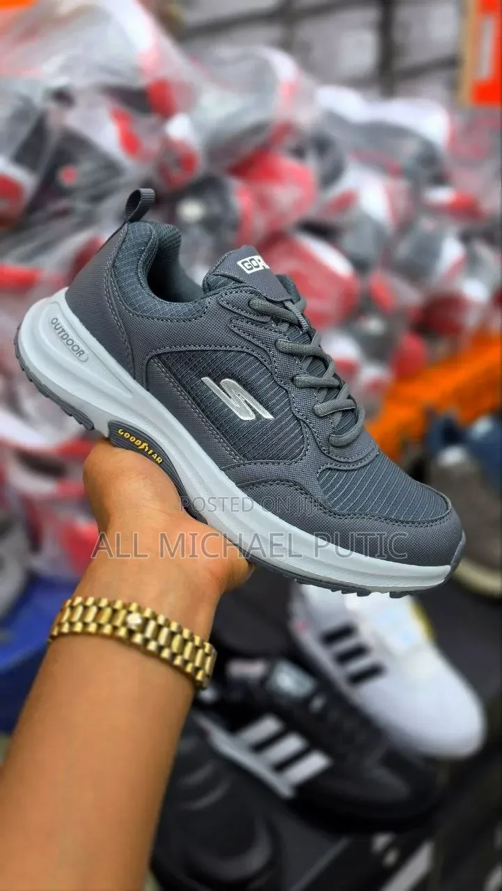 Sketchers Unisex Very High Comfort Shoes