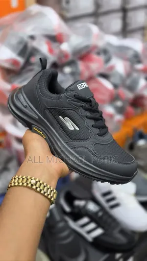 Sketchers Unisex Very High Comfort Shoes