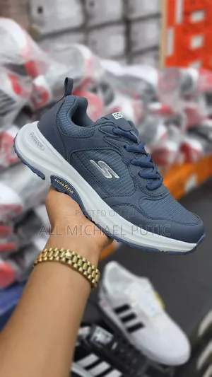 Sketchers Unisex Very High Comfort Shoes
