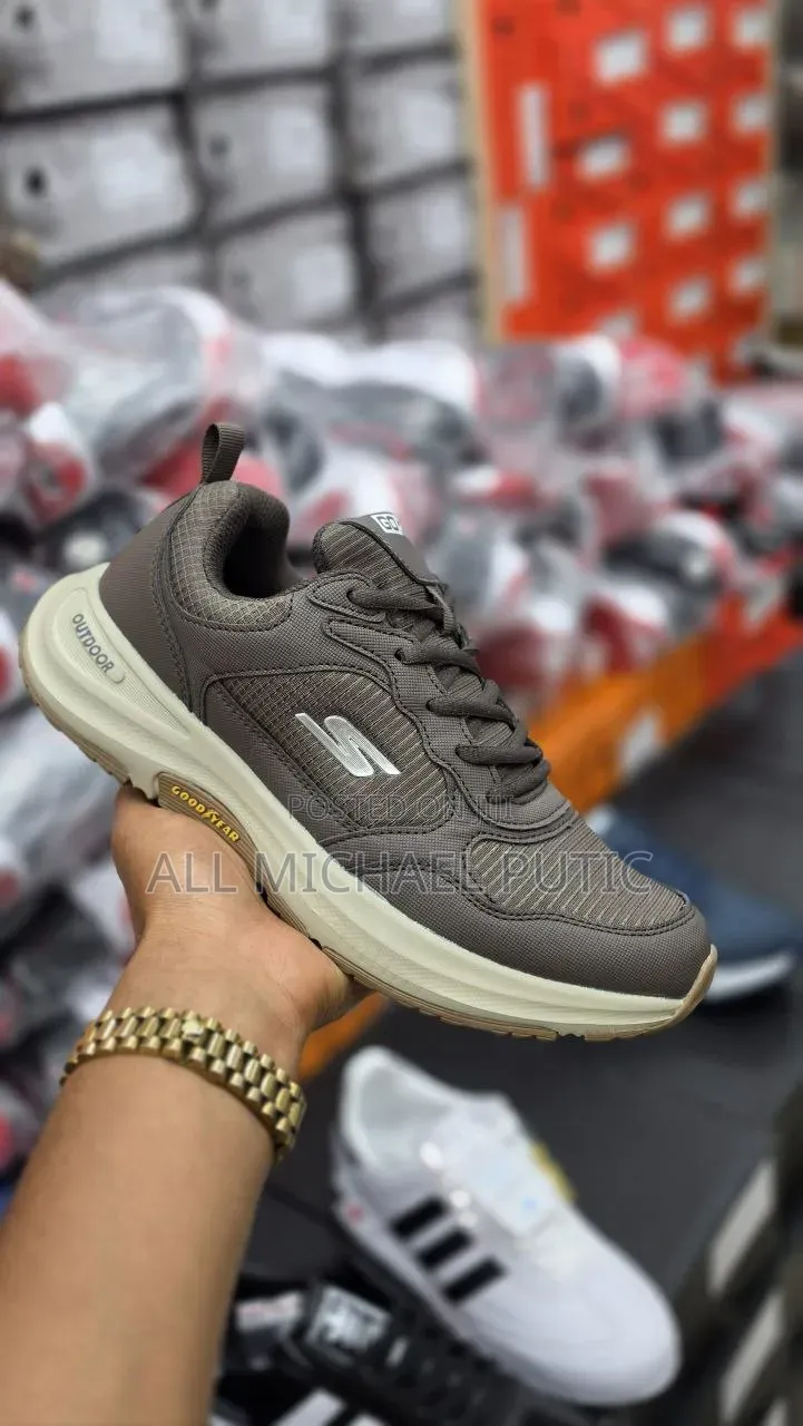 Sketchers Unisex Very High Comfort Shoes