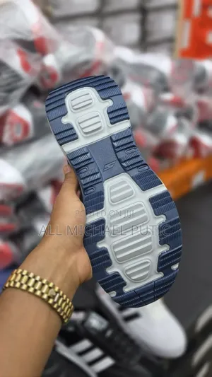 Sketchers Unisex Very High Comfort Shoes