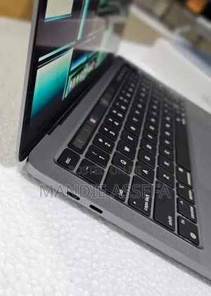 New Laptop Apple MacBook Pro 2022 M2 8GB Apple M2 SSD 256GB