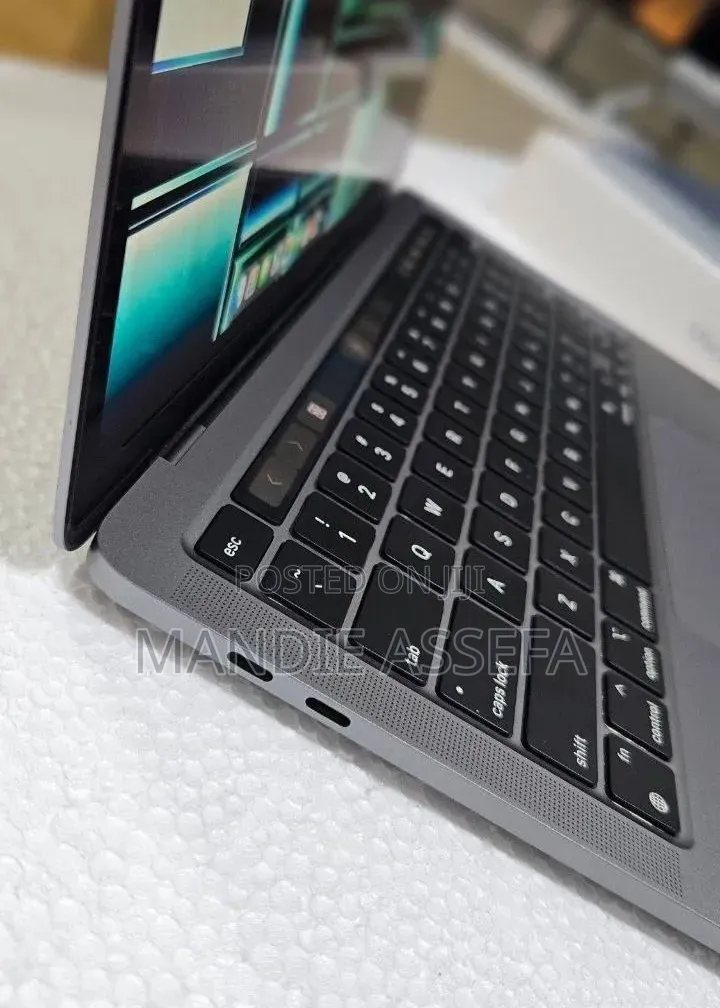New Laptop Apple MacBook Pro 2022 M2 8GB Apple M2 SSD 256GB