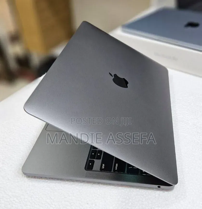 New Laptop Apple MacBook Pro 2022 M2 8GB Apple M2 SSD 256GB