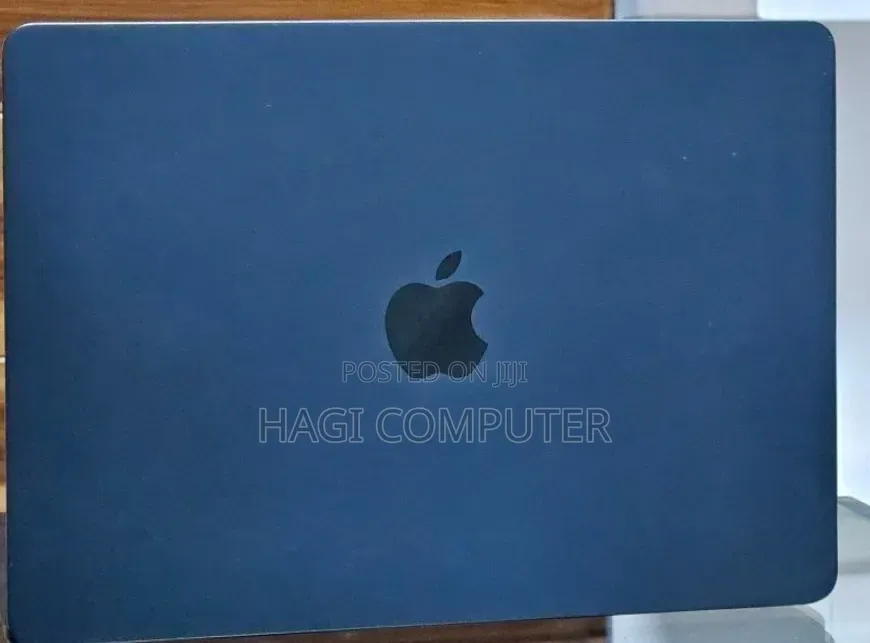 New Laptop Apple MacBook Air 2025 M4 16GB Apple M4 SSD 256GB