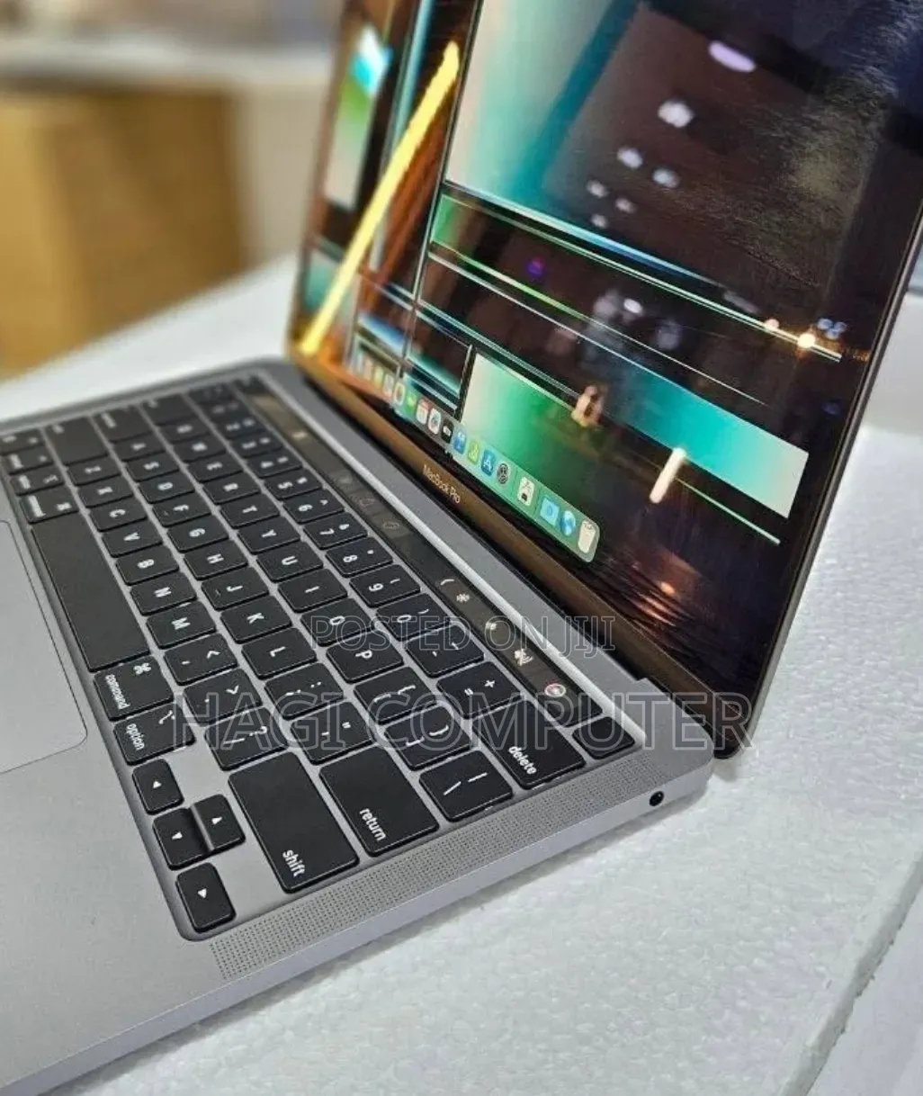 New Laptop Apple MacBook Pro 2022 M2 8GB Apple M2 SSD 256GB