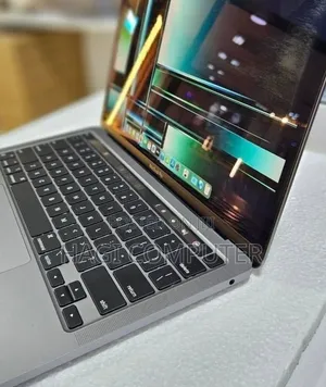 New Laptop Apple MacBook Pro 2022 M2 8GB Apple M2 SSD 256GB