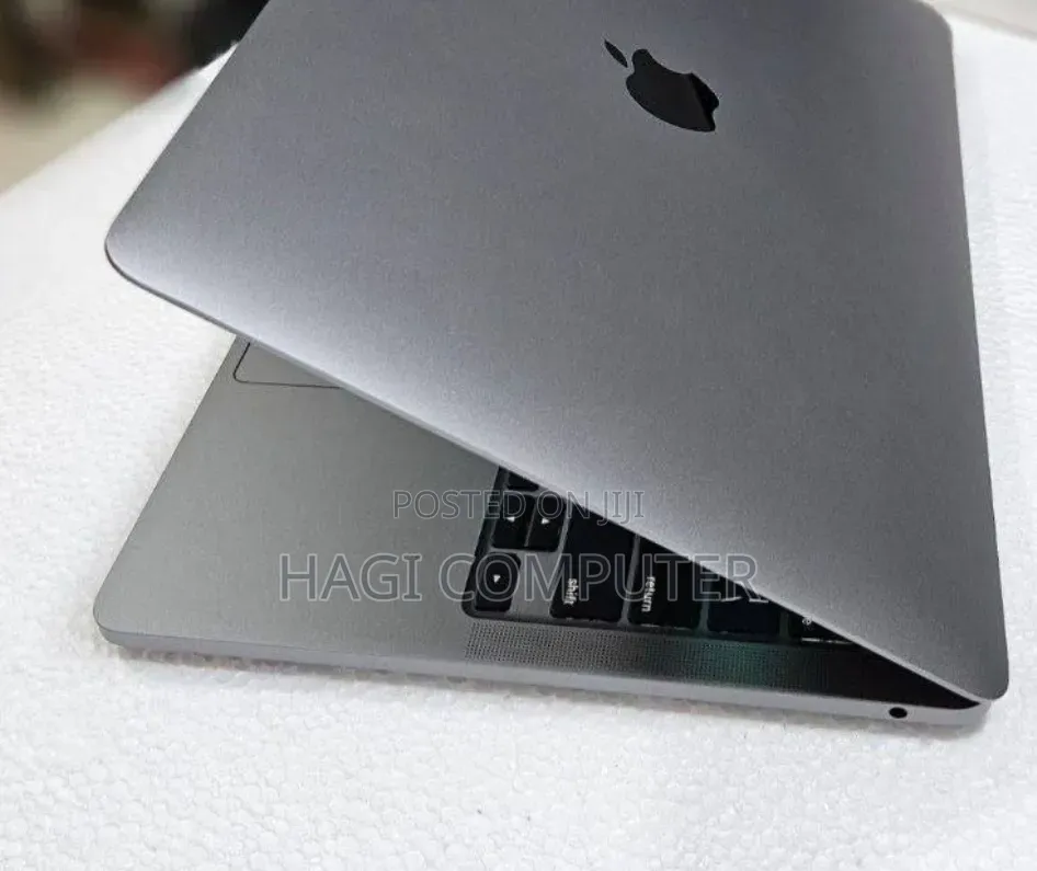 New Laptop Apple MacBook Pro 2022 M2 8GB Apple M2 SSD 256GB