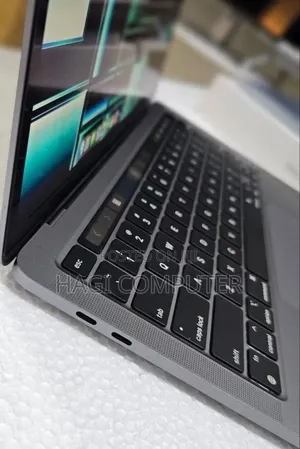 New Laptop Apple MacBook Pro 2022 M2 8GB Apple M2 SSD 256GB