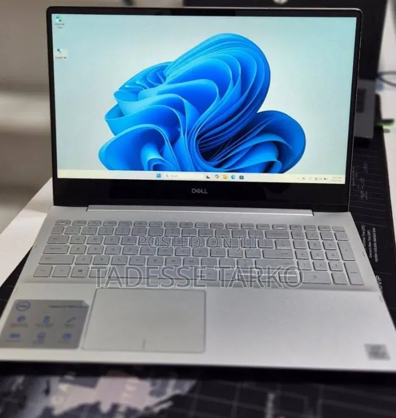 New Laptop Dell Inspiron 15 8GB Intel Core i5 SSD 256GB