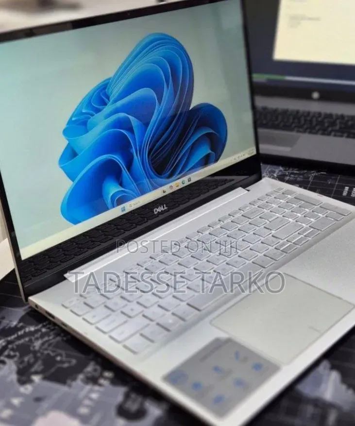 New Laptop Dell Inspiron 15 8GB Intel Core i5 SSD 256GB