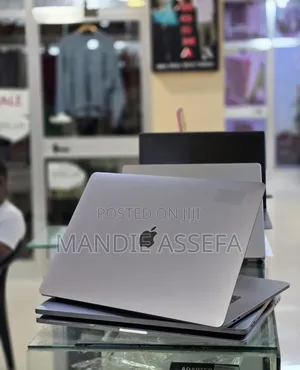 New Laptop Apple MacBook Pro 2017 16GB Intel Core i7 SSD 512GB