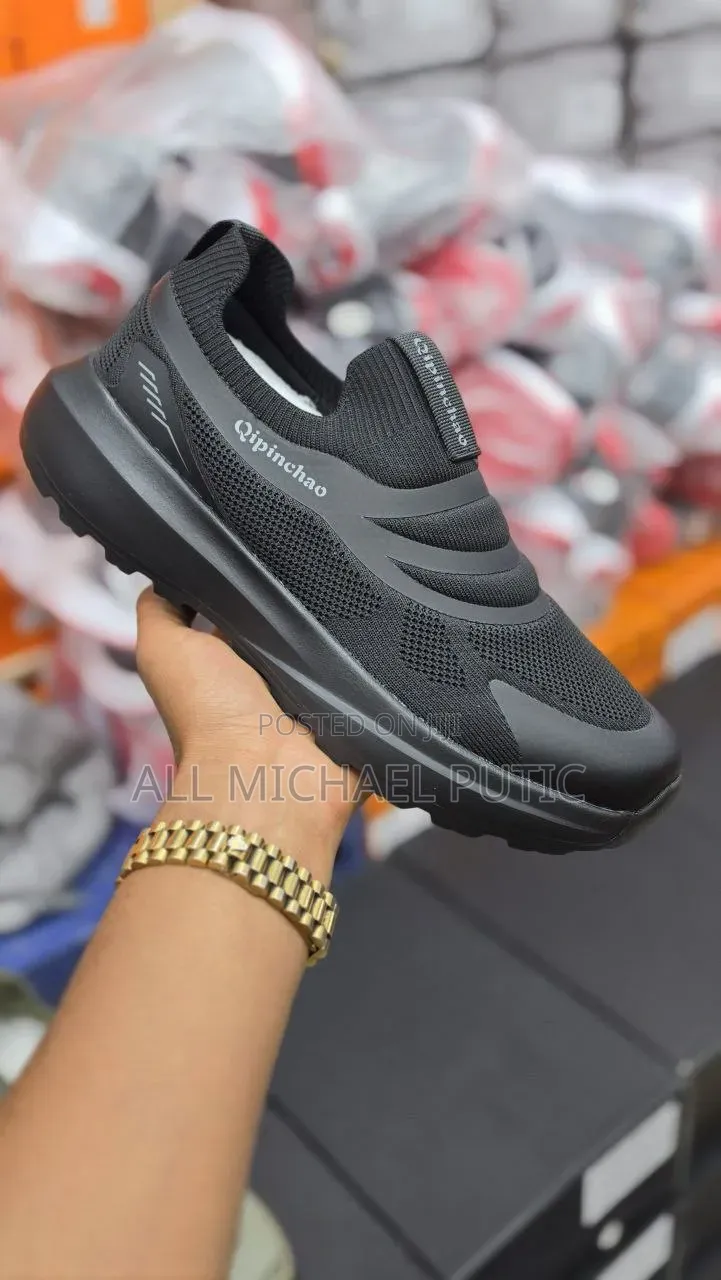 Qipinchao Slip-on Knit Sneaker Features a Thick, Cushioned Sole
