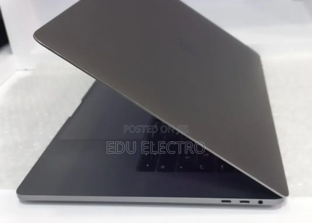 New Laptop Apple MacBook Pro 2016 16GB Intel Core i7 SSD 512GB