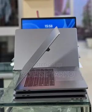 New Laptop Apple MacBook Pro 2017 16GB Intel Core i7 SSD 512GB
