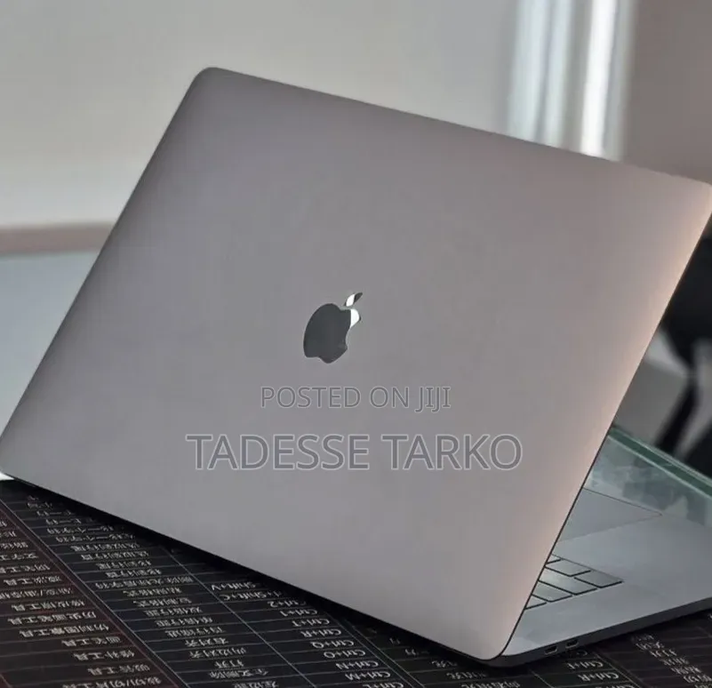 New Laptop Apple MacBook Pro 2018 32GB Intel Core i7 SSD 1T