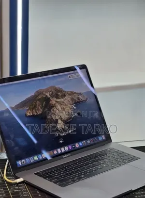 New Laptop Apple MacBook Pro 2018 32GB Intel Core i7 SSD 1T