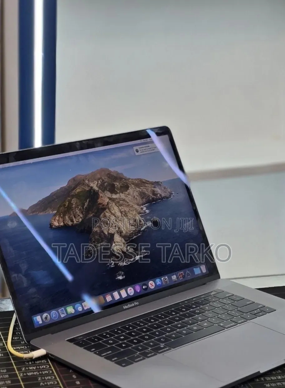 New Laptop Apple MacBook Pro 2018 32GB Intel Core i7 SSD 1T