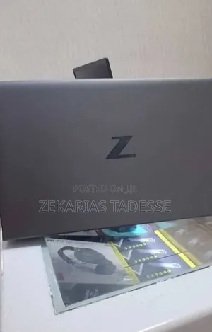 New Laptop HP ZBook Firefly 14 G11 16GB Intel Core i7 SSD 512GB