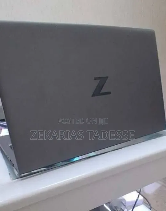 New Laptop HP ZBook Firefly 14 G11 16GB Intel Core i7 SSD 512GB