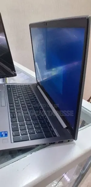 New Laptop HP ZBook Firefly 14 G11 16GB Intel Core i7 SSD 512GB