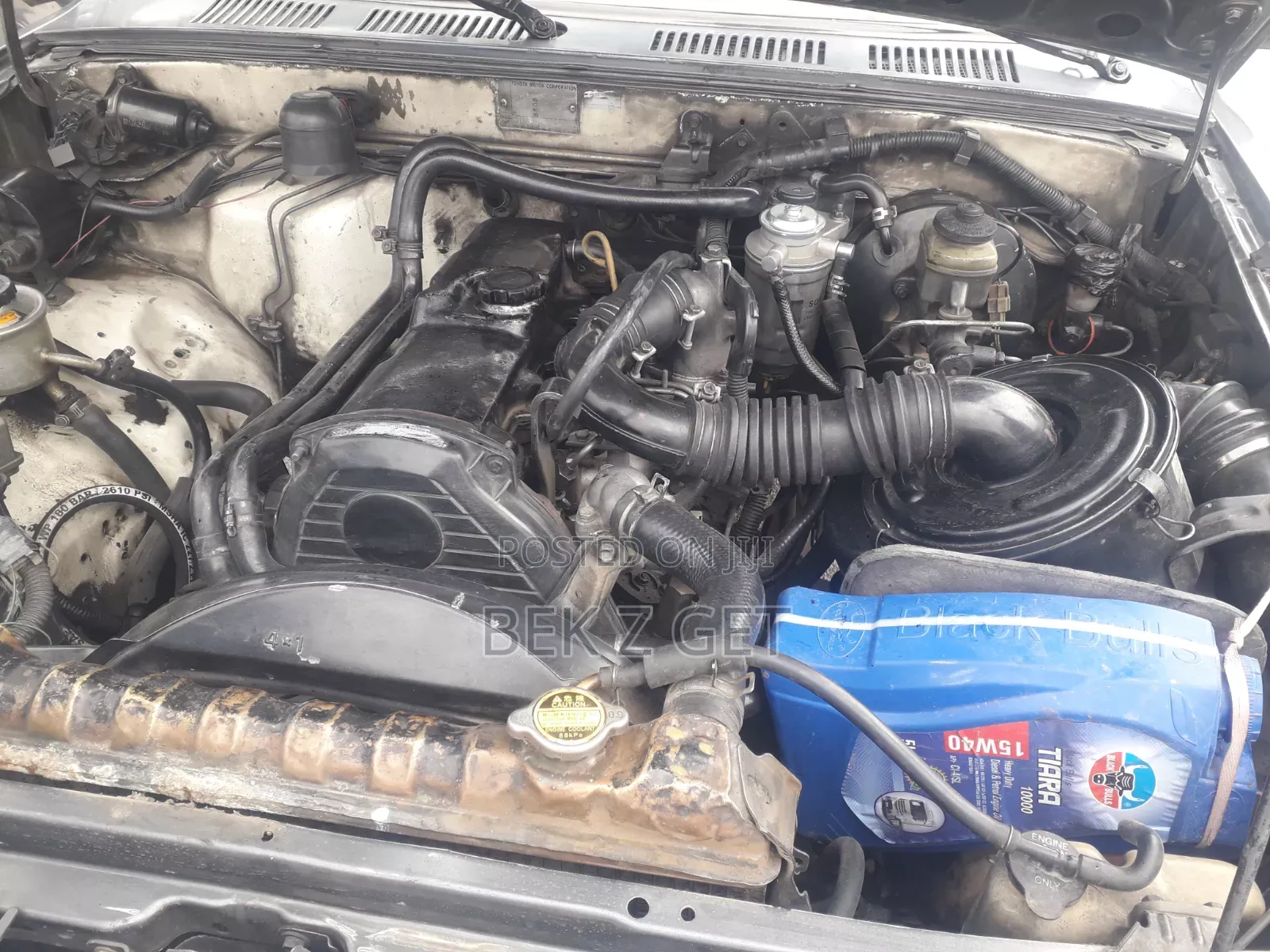 Toyota Hilux 1990 Gray