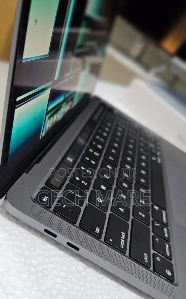 New Laptop Apple MacBook Pro 2021 M1 8GB Apple M1 Pro SSD 256GB