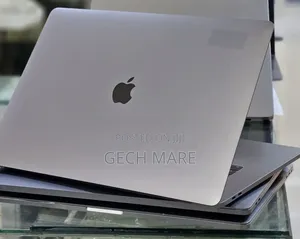 New Laptop Apple MacBook Pro 2017 16GB Intel Core i7 SSD 512GB