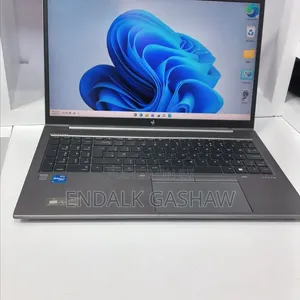 New Laptop HP ZBook Firefly G8 16GB Intel Core i7 SSD 512GB