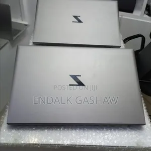 New Laptop HP ZBook Firefly G8 16GB Intel Core i7 SSD 512GB