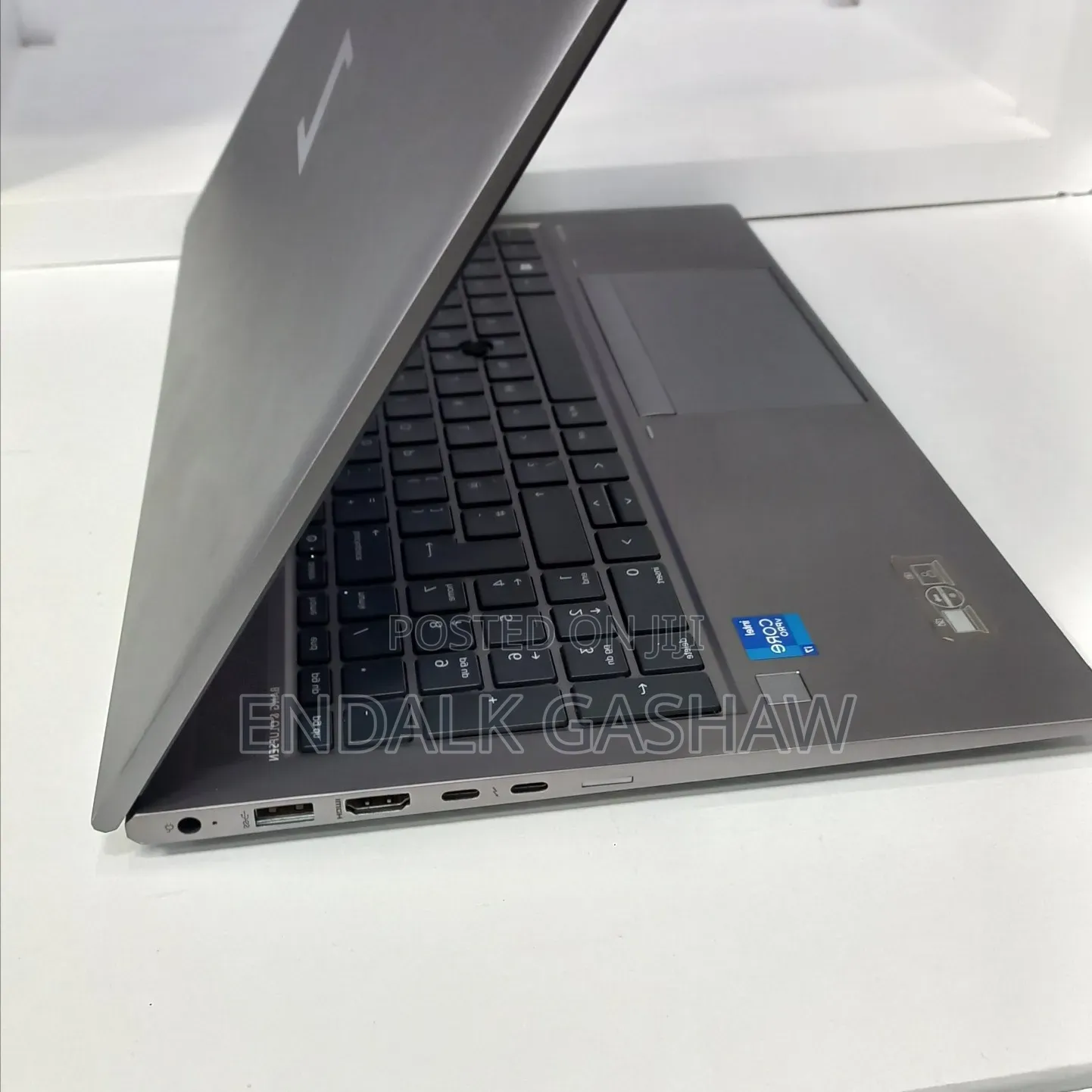 New Laptop HP ZBook Firefly G8 16GB Intel Core i7 SSD 512GB