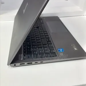 New Laptop HP ZBook Firefly G8 16GB Intel Core i7 SSD 512GB