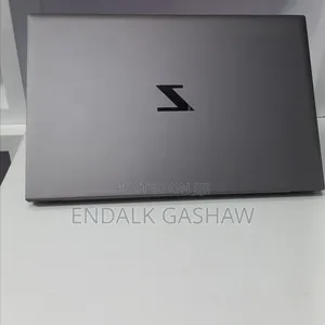 New Laptop HP ZBook Firefly G8 16GB Intel Core i7 SSD 512GB