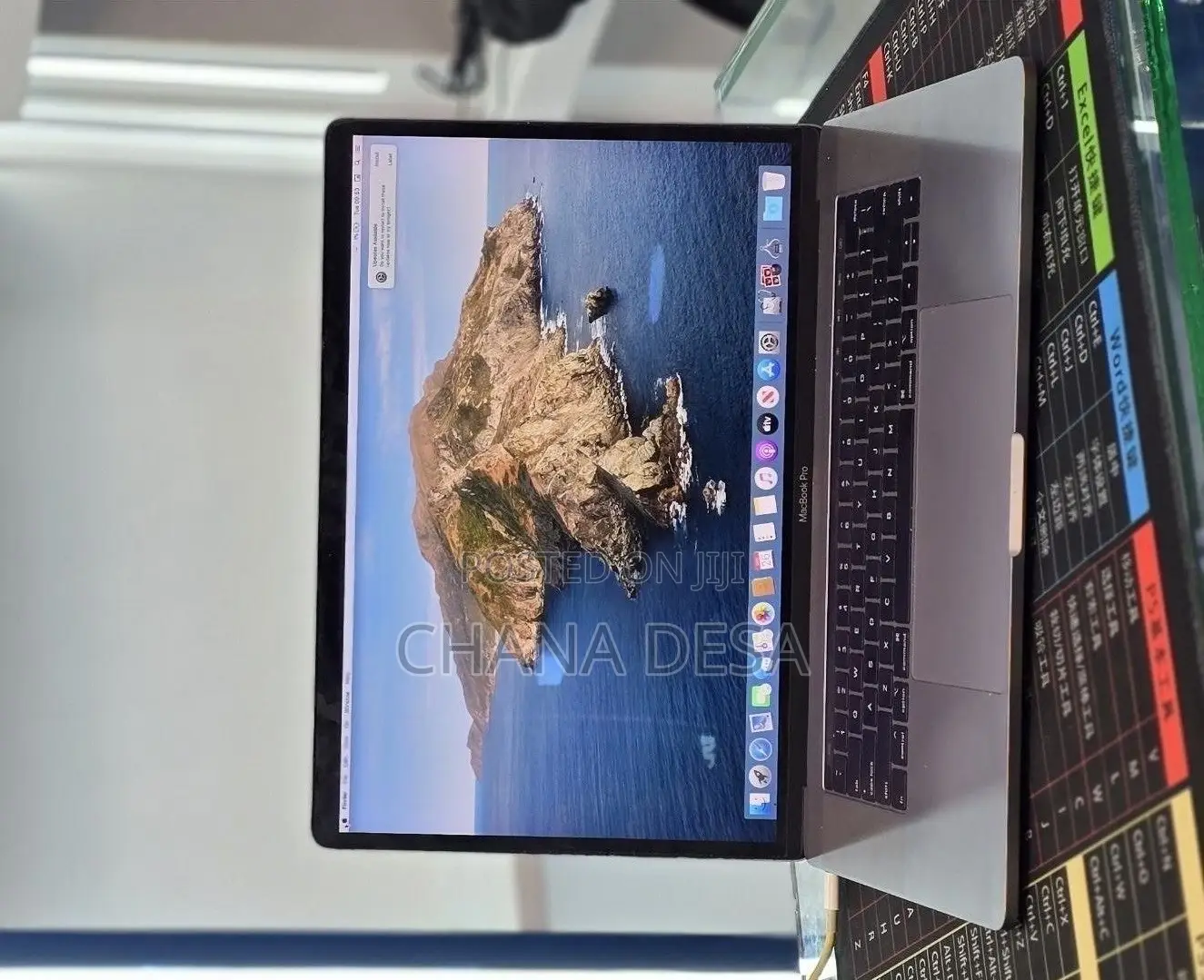 New Laptop Apple MacBook Pro 2018 32GB Intel Core i7 SSD 1T