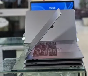 New Laptop Apple MacBook Pro 2017 16GB Intel Core i7 SSD 512GB