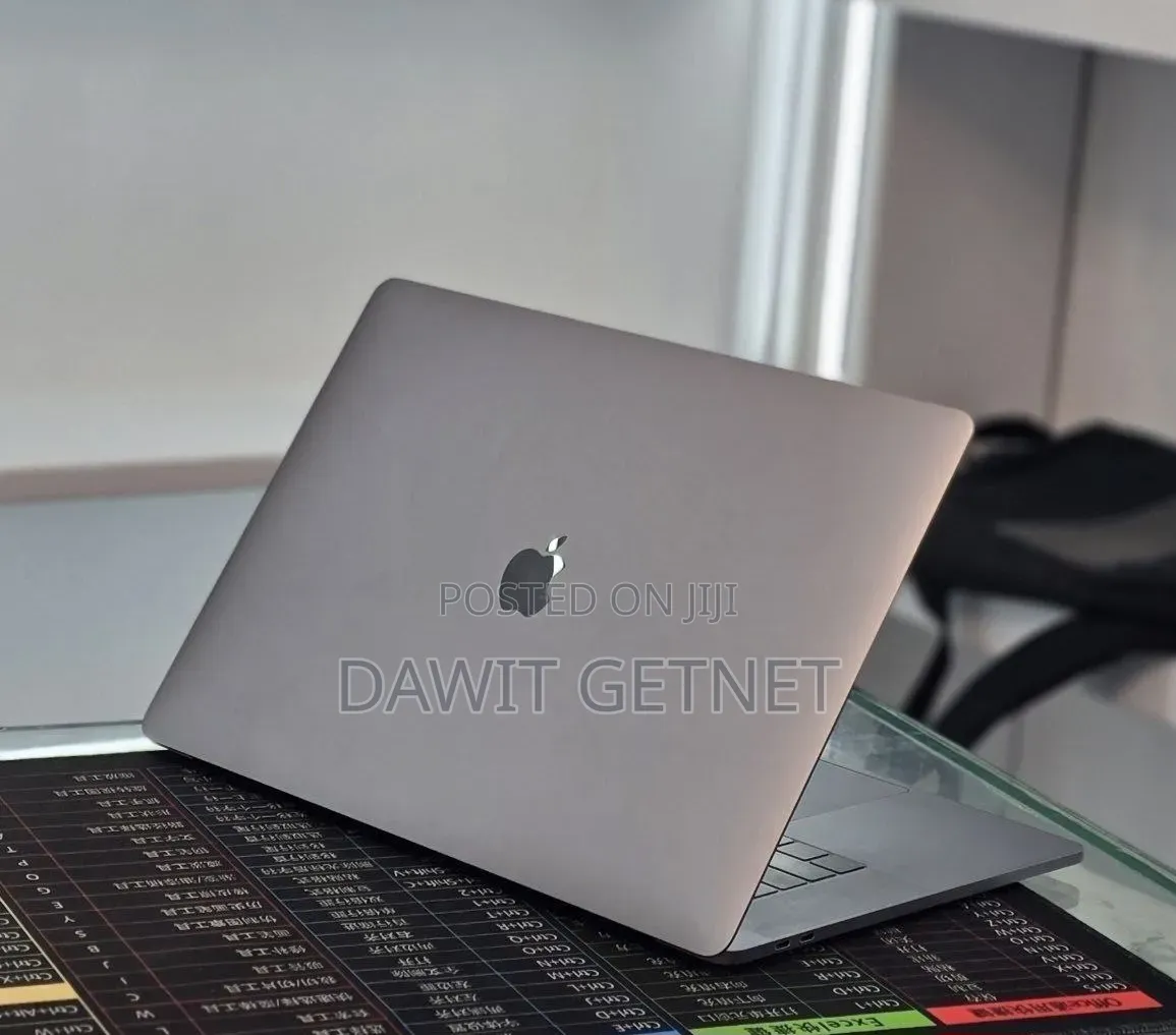 New Laptop Apple MacBook Pro 2018 32GB Intel Core i7 SSD 1T