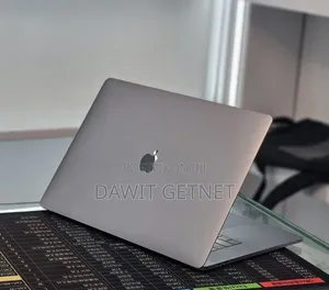 New Laptop Apple MacBook Pro 2018 32GB Intel Core i7 SSD 1T
