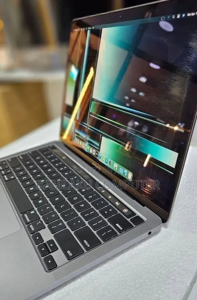 New Laptop Apple MacBook Pro 2022 M2 8GB Apple M2 SSD 256GB