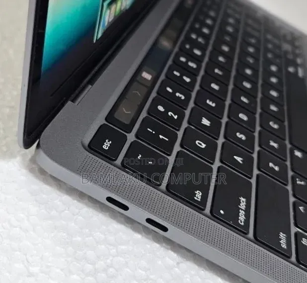 New Laptop Apple MacBook Pro 2022 M2 8GB Apple M2 SSD 256GB