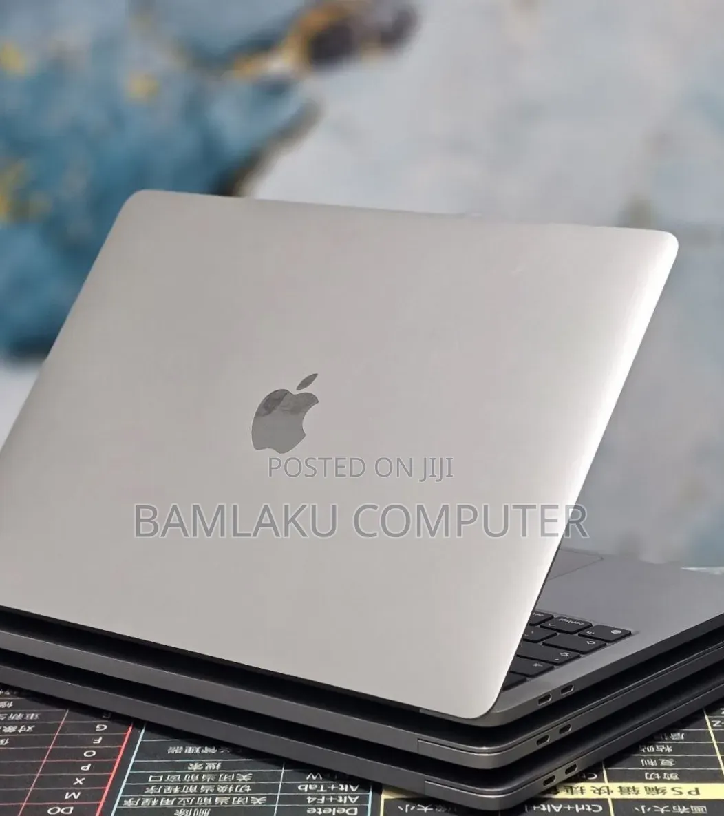 New Laptop Apple MacBook Pro 2020 M1 8GB Apple M1 Pro SSD 512GB