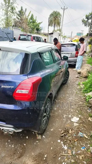 Suzuki Swift 2022 Blue