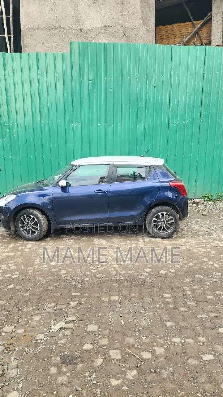 Suzuki Swift 2022 Blue